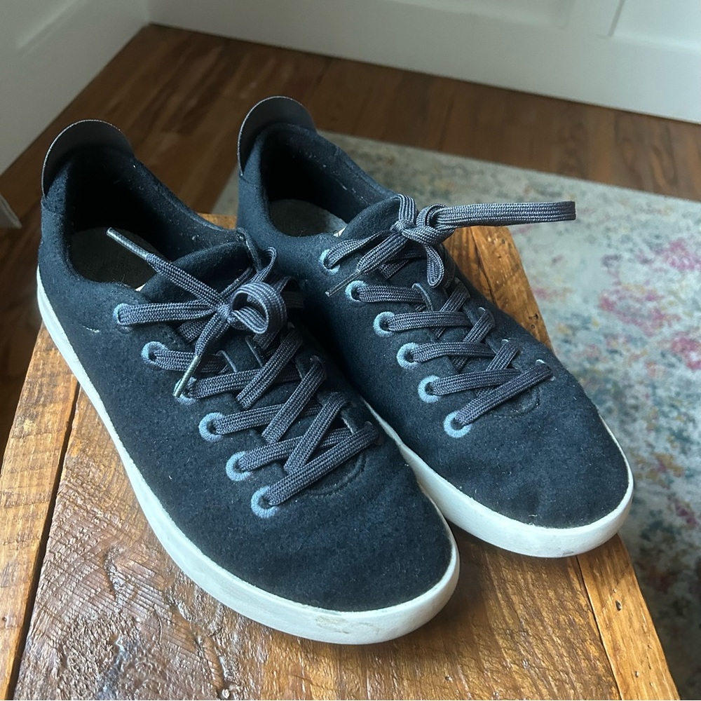 Allbirds men’s black wool shoe